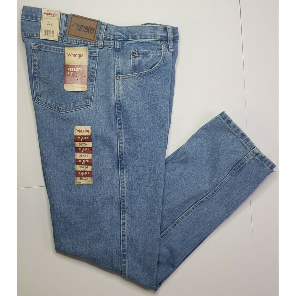 NWT Wrangler Rugged Wear Relaxed Fit Jeans Mens 36